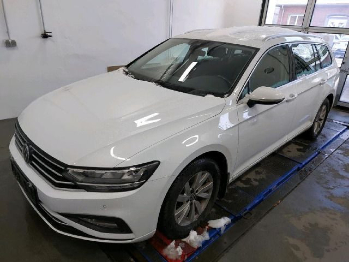 Thumb 0: Volkswagen Passat Variant 2.0 TDI DSG BUSINESS AHK NAVI KAMERA ACC