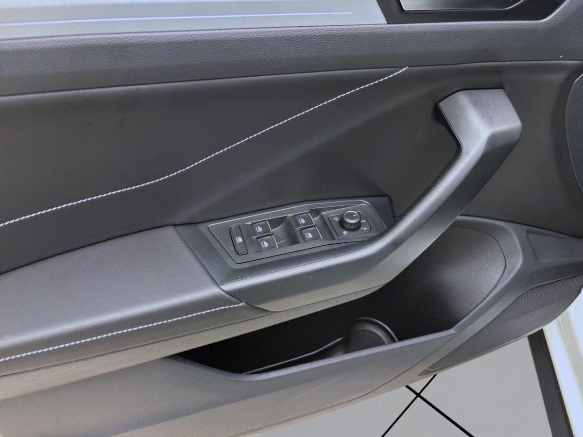 Thumb 9: Volkswagen T-Roc 2.0 TDI DSG GOAL AHK NAVI KAMERA LED+