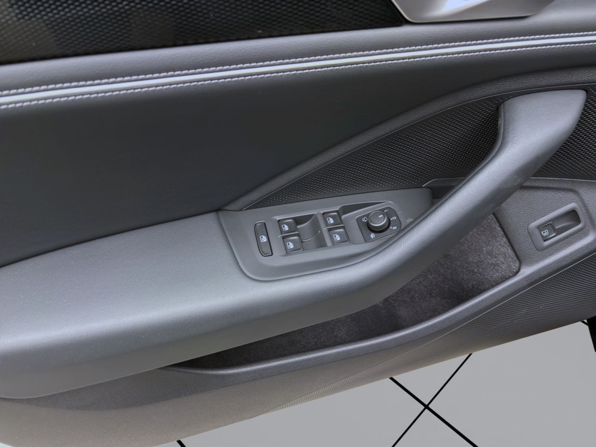 Thumb 9: Volkswagen Passat Variant 1.5 TSI eHybrid DSG BUSINESS AHK NAVI KAMERA LED