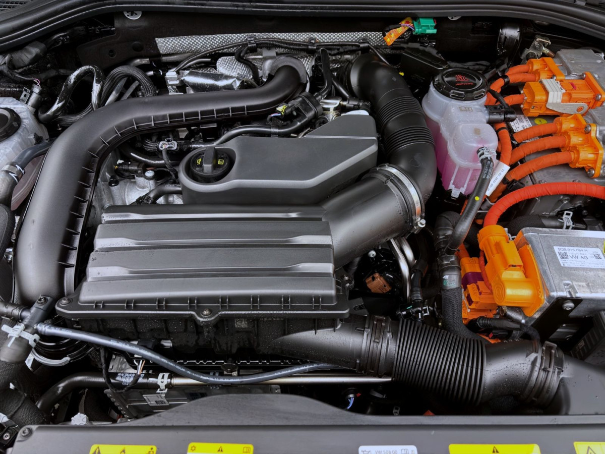 Thumb 17: Volkswagen Passat Variant 1.5 TSI eHybrid DSG BUSINESS AHK NAVI KAMERA LED