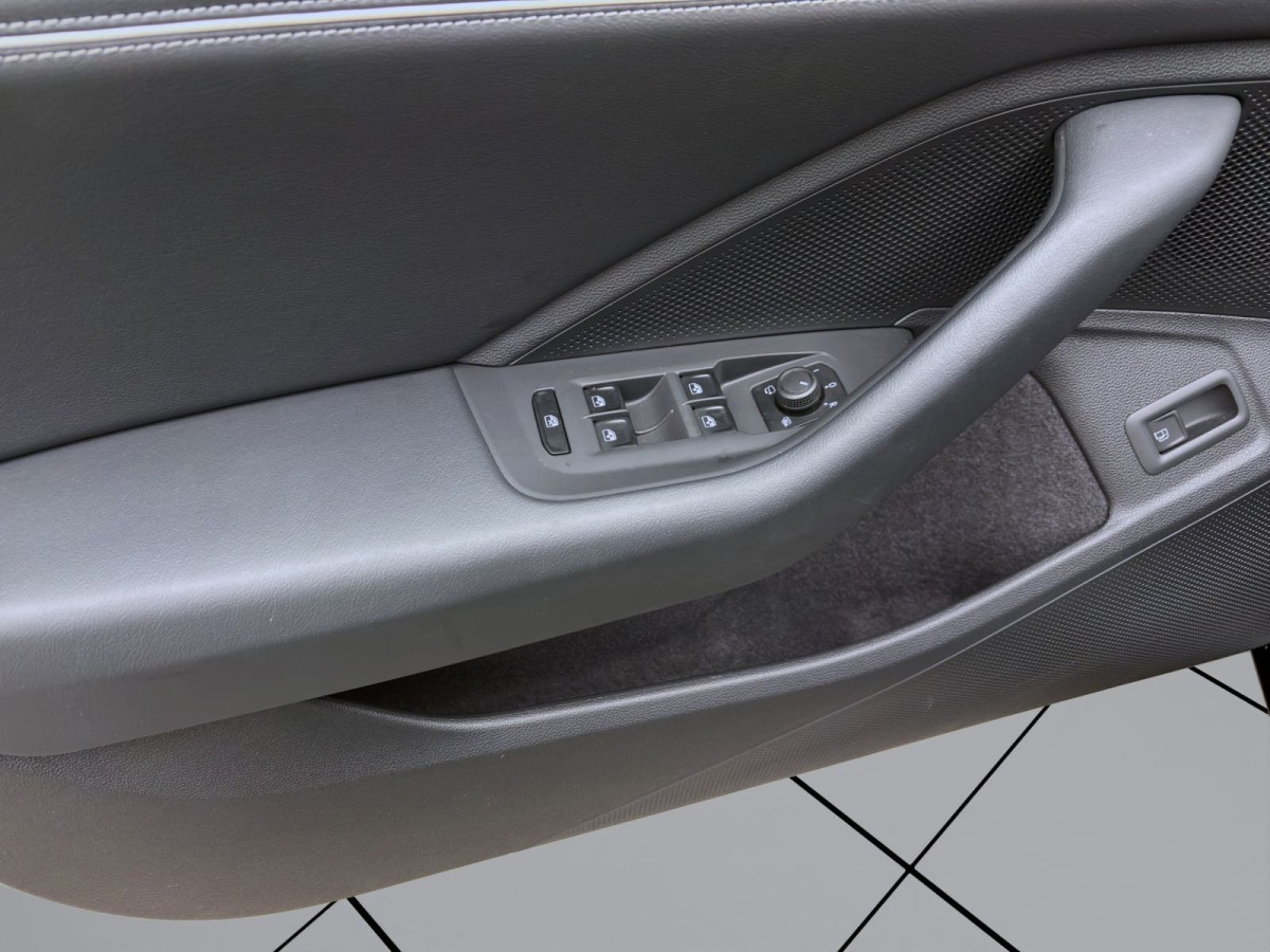 Thumb 9: Volkswagen Passat Variant 1.5 TSI eHybrid DSG BUSINESS AHK NAVI KAMERA LED