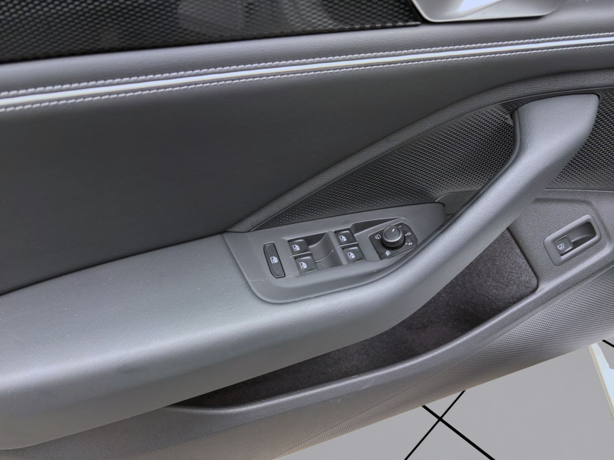 Thumb 9: Volkswagen Passat Variant 1.5 TSI eHybrid DSG BUSINESS AHK NAVI KAMERA LED