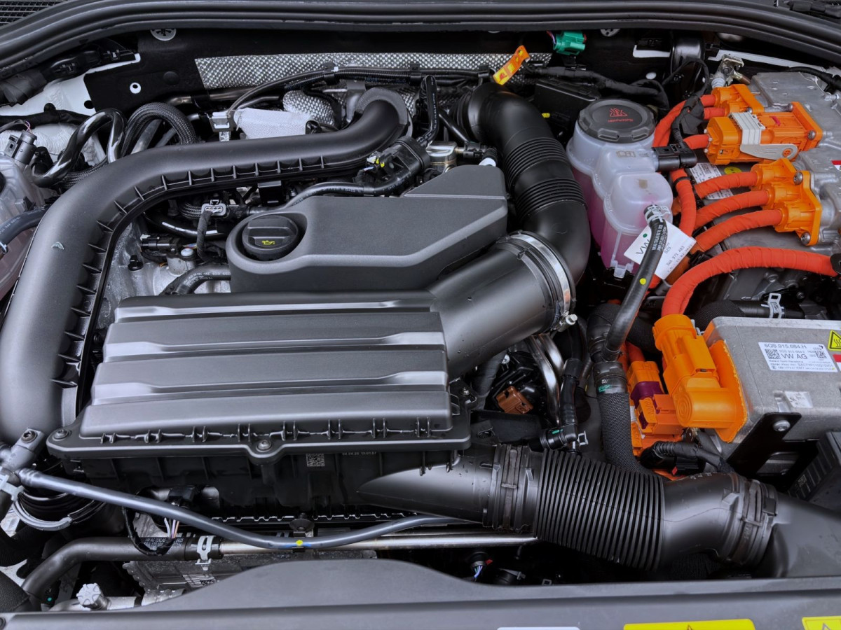 Thumb 17: Volkswagen Passat Variant 1.5 TSI eHybrid DSG BUSINESS AHK NAVI KAMERA LED