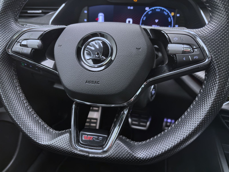 Bild 11: Škoda Octavia Combi 2.0 TDI DSG RS STDHZG PANO AHK MATRIX