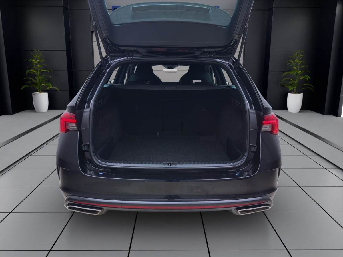 Thumb 3: Škoda Octavia Combi 2.0 TDI DSG RS STDHZG PANO AHK MATRIX