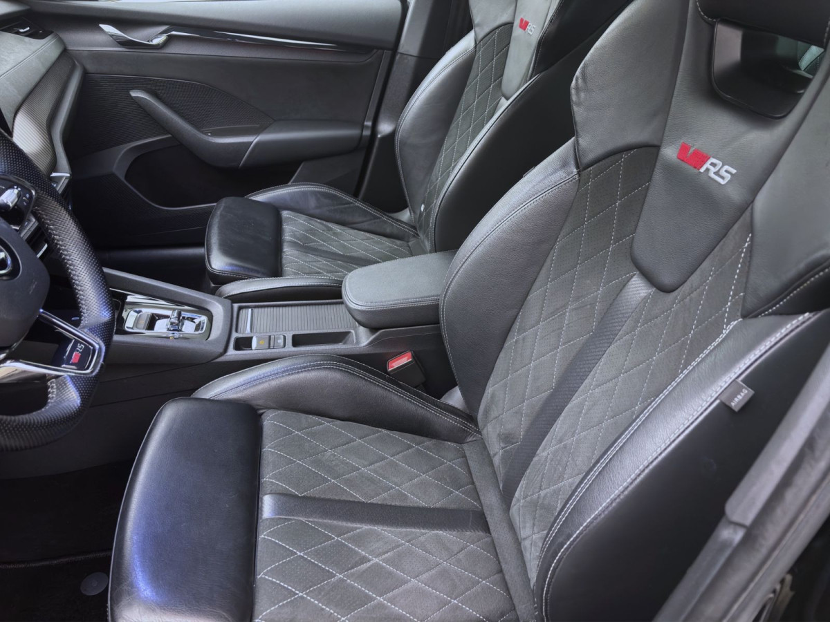 Thumb 8: Škoda Octavia Combi 2.0 TDI DSG RS STDHZG PANO AHK MATRIX