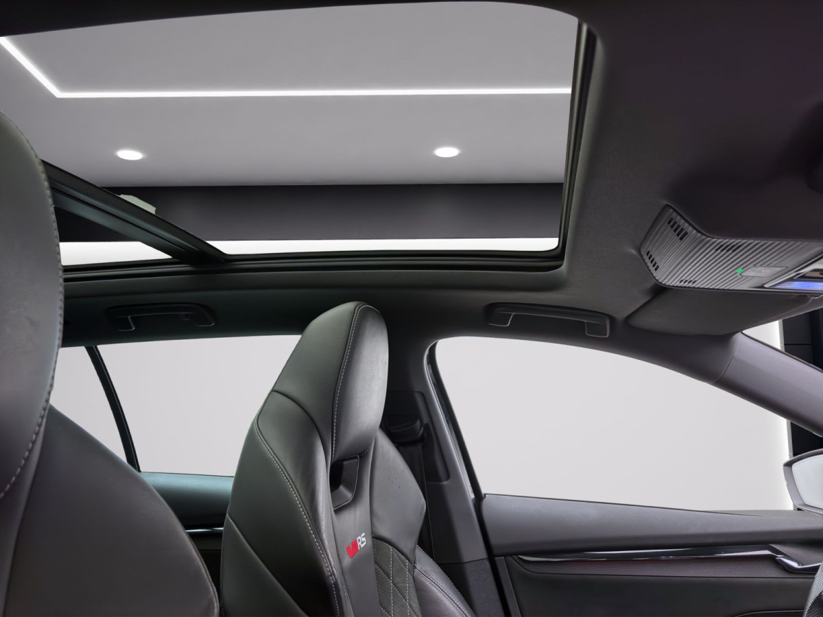 Thumb 16: Škoda Octavia Combi 2.0 TDI DSG RS STDHZG PANO AHK MATRIX