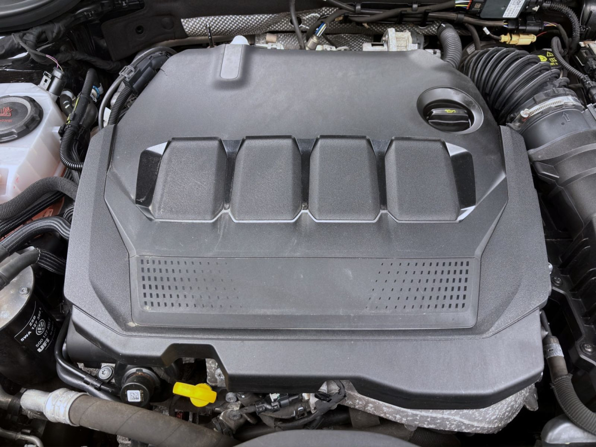 Thumb 17: Škoda Octavia Combi 2.0 TDI DSG RS STDHZG PANO AHK MATRIX