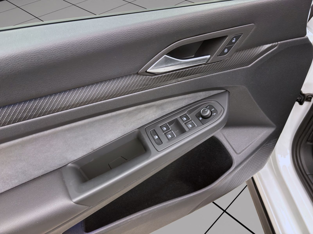 Thumb 8: Volkswagen Golf Variant 1.5 eTSI DSG R-LINE KAMERA NAVI ACC SITZHZG