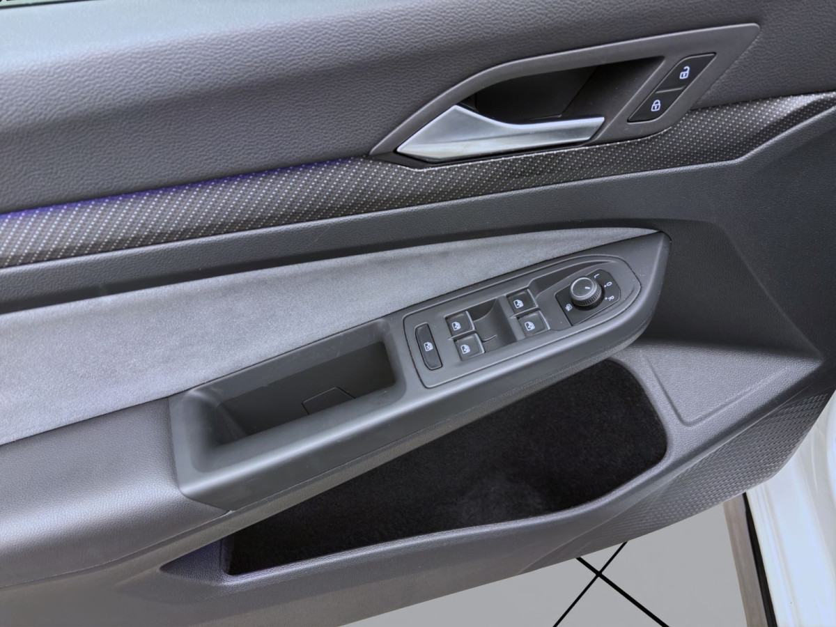 Thumb 9: Volkswagen Golf 2.0 TDI DSG R-LINE AHK NAVI KAMERA SITZHZG