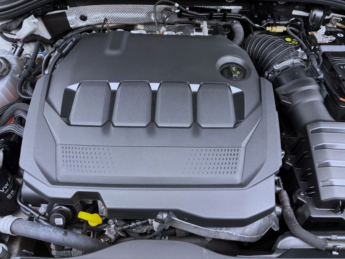 Thumb 18: Volkswagen Golf 2.0 TDI DSG R-LINE AHK NAVI KAMERA SITZHZG