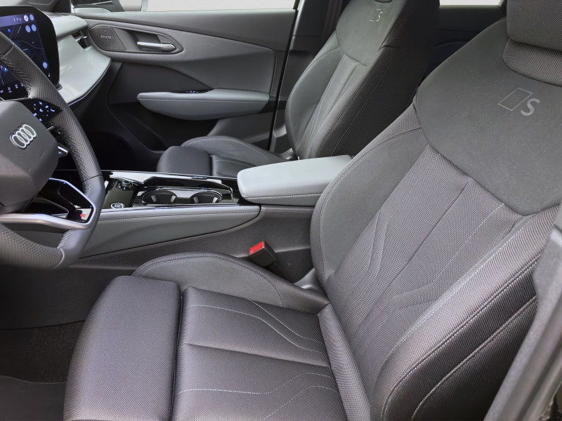 Bild 8: Audi Q3 SUV e-hybrid S LINE AHK HUD SONOS WR18