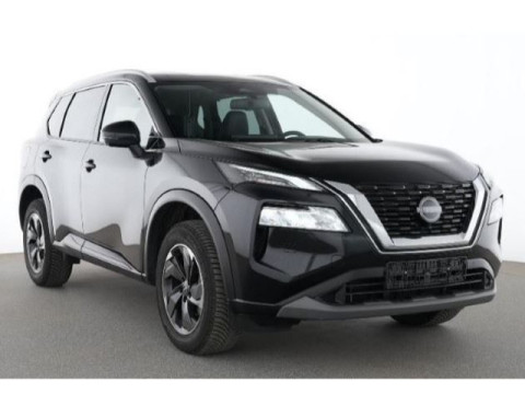 Automodell: X-Trail in der Farbe schwarz