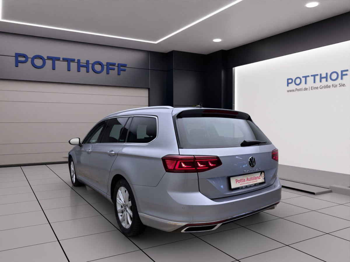 Thumb 1: Volkswagen Passat Variant 2.0 TDI DSG ELEGANCE AHK KAMERA NAVI IQ.LIGHT
