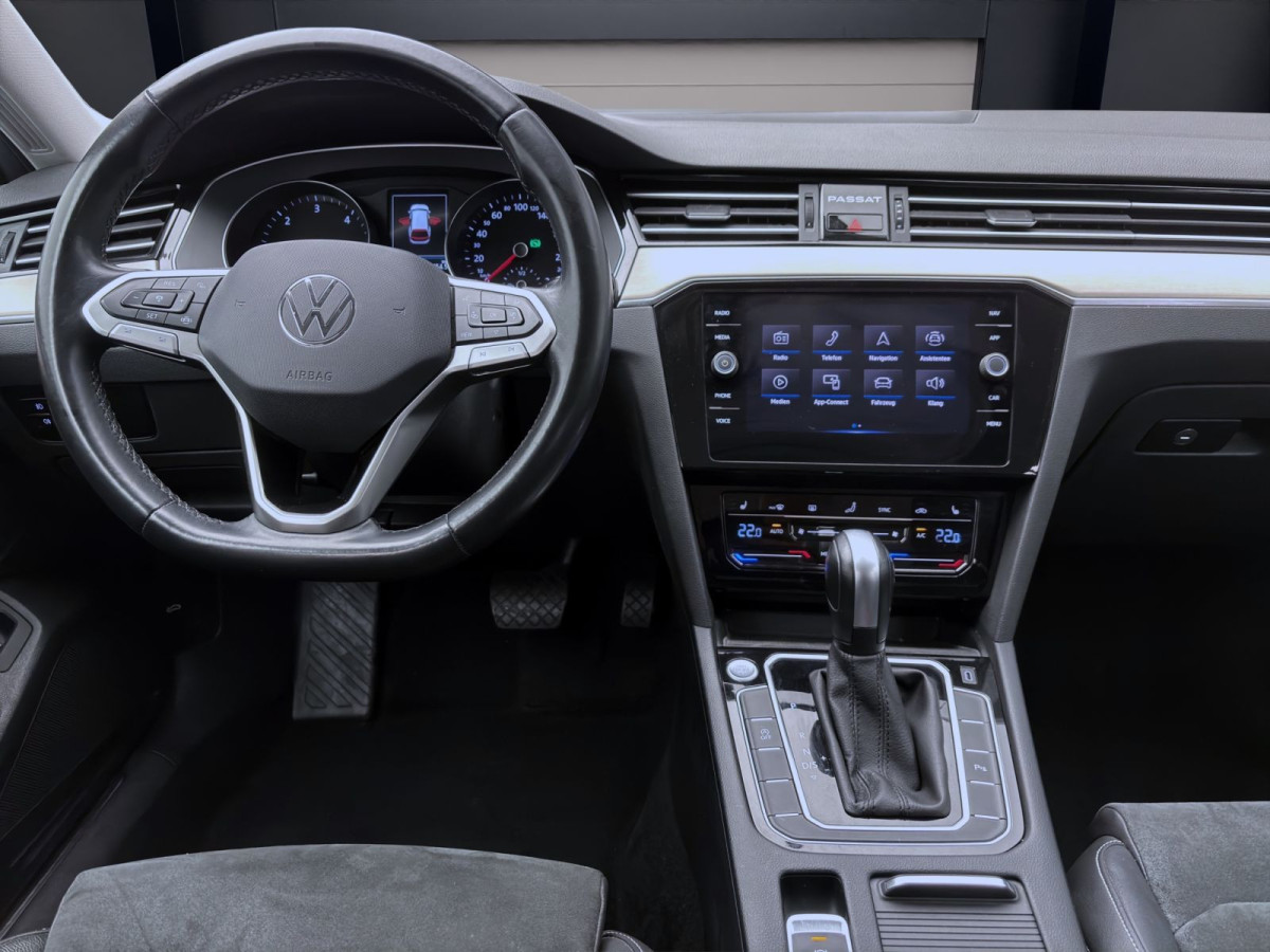 Thumb 12: Volkswagen Passat Variant 2.0 TDI DSG ELEGANCE AHK KAMERA NAVI IQ.LIGHT