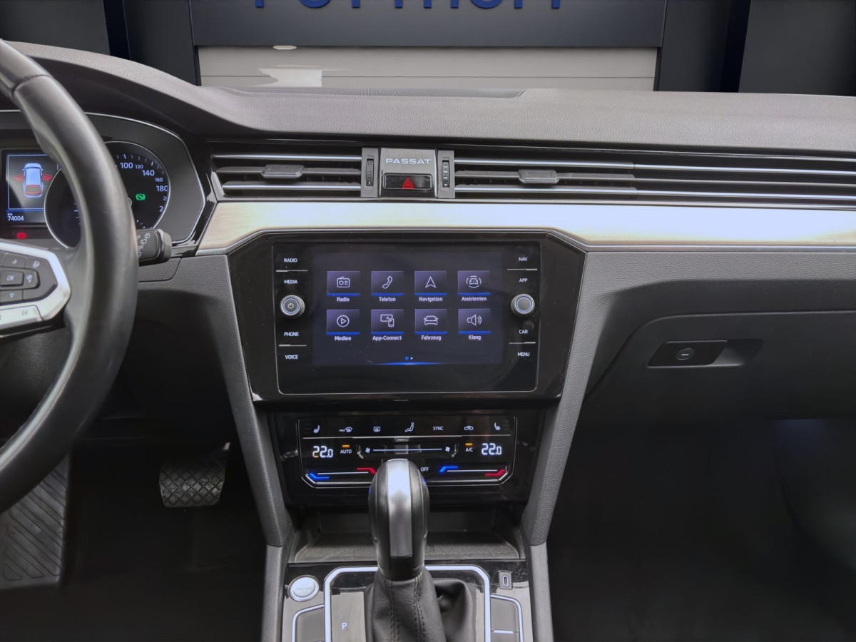 Thumb 13: Volkswagen Passat Variant 2.0 TDI DSG ELEGANCE AHK KAMERA NAVI IQ.LIGHT