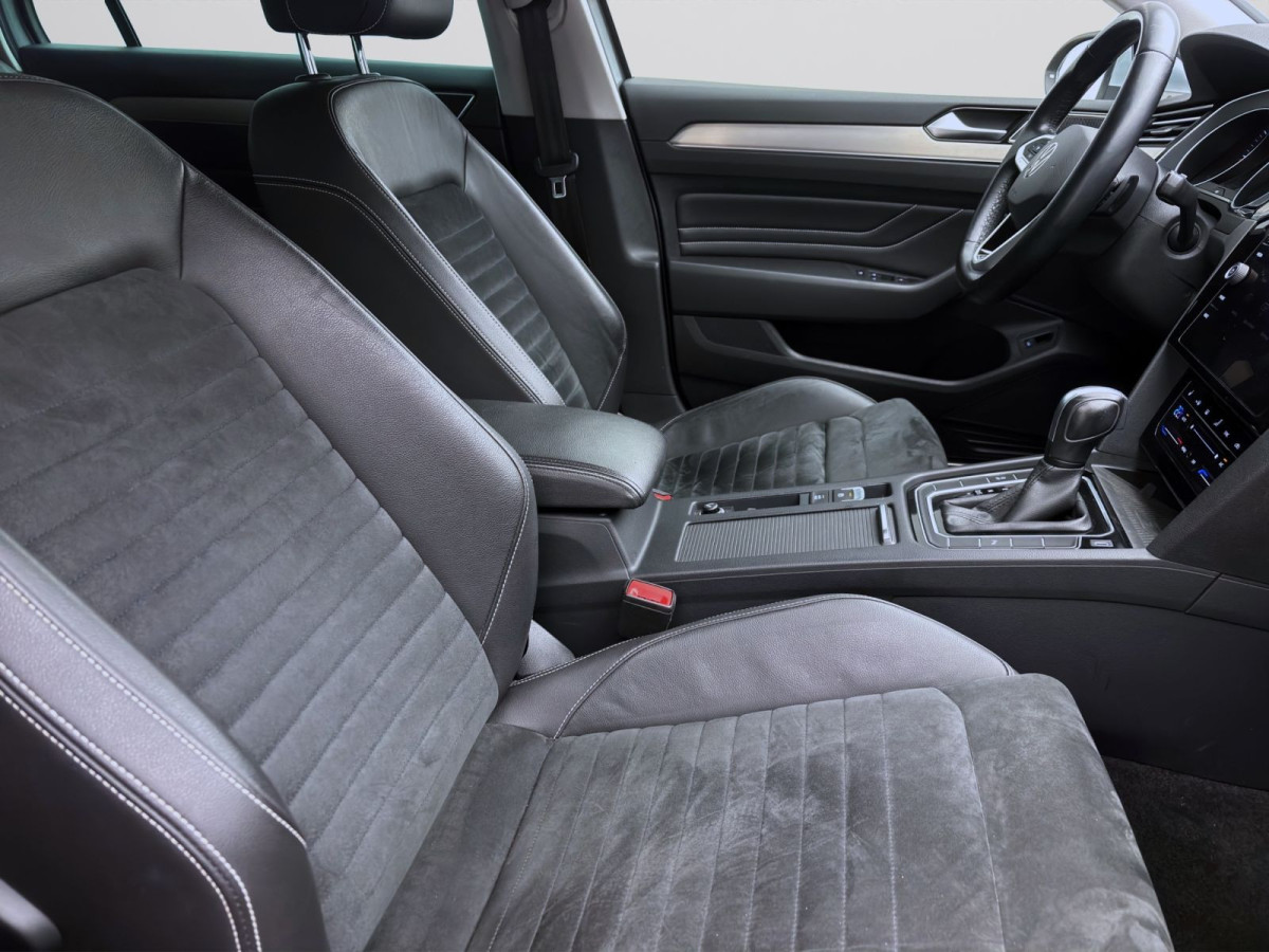 Thumb 15: Volkswagen Passat Variant 2.0 TDI DSG ELEGANCE AHK KAMERA NAVI IQ.LIGHT