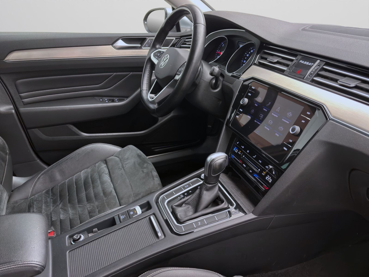 Thumb 16: Volkswagen Passat Variant 2.0 TDI DSG ELEGANCE AHK KAMERA NAVI IQ.LIGHT