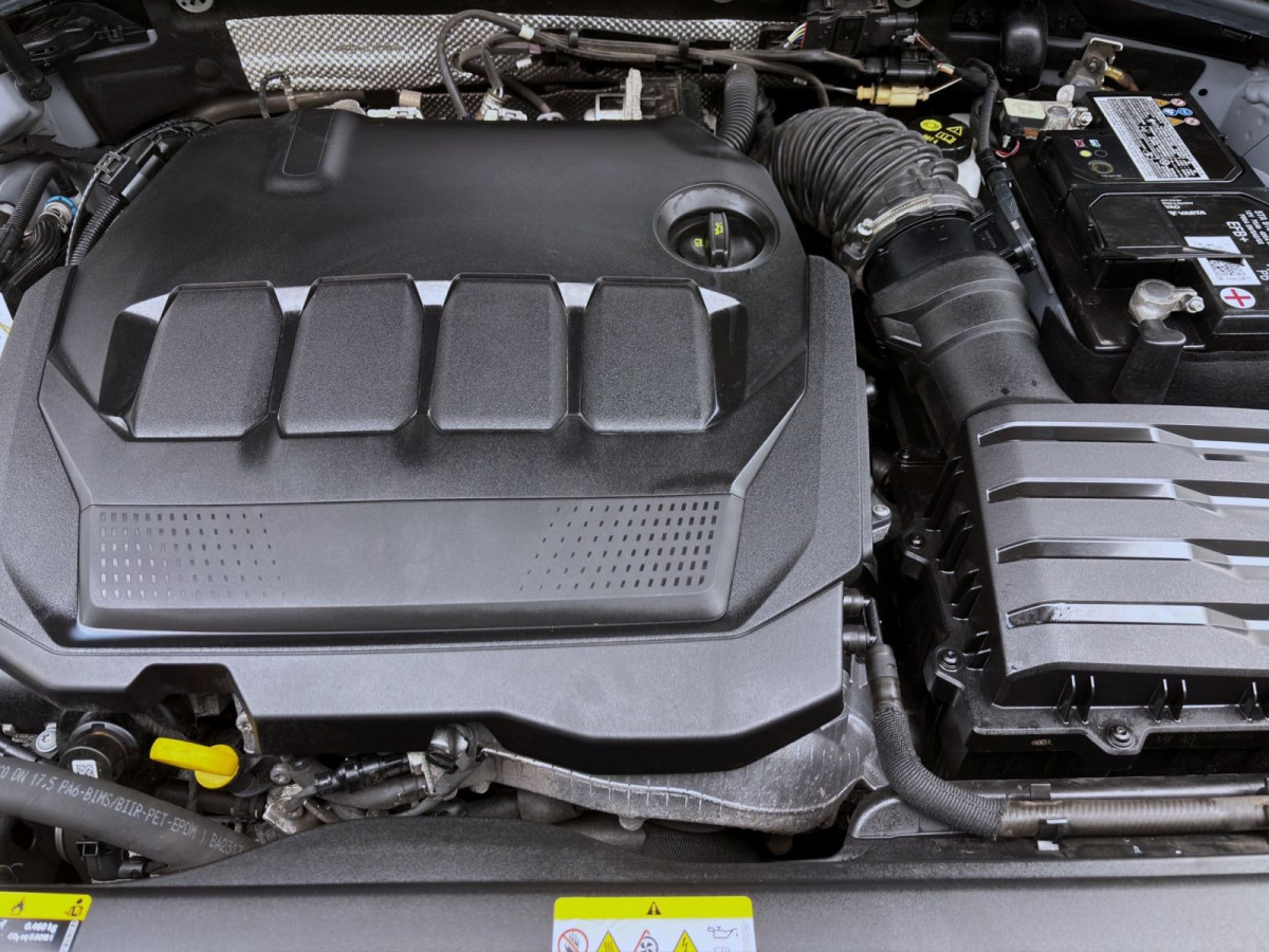 Thumb 17: Volkswagen Passat Variant 2.0 TDI DSG ELEGANCE AHK KAMERA NAVI IQ.LIGHT