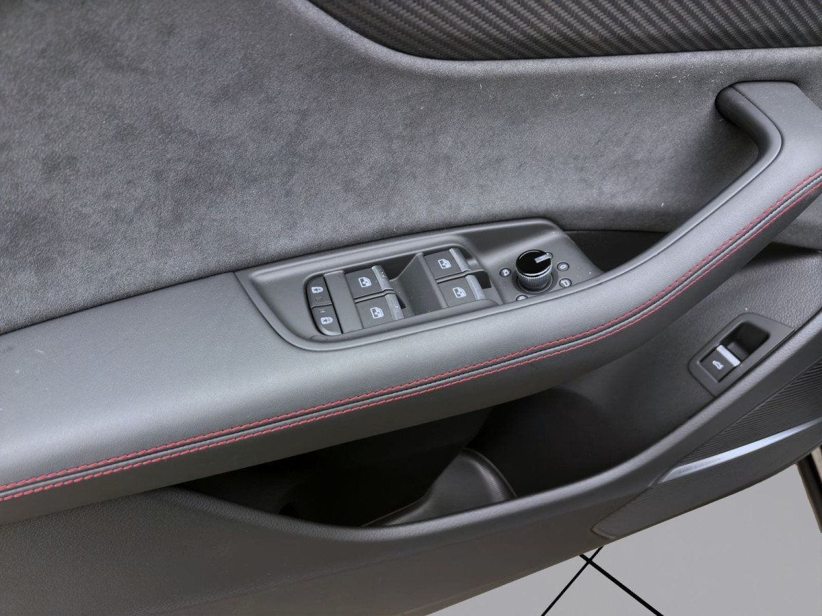 Thumb 9: Audi RS Q8 SUV PERFORMANCE AHK B&O LM23 PANO HUD WR23