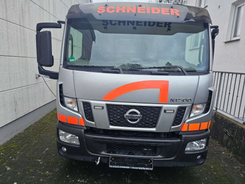 Automodell: NT400 in der Farbe silber