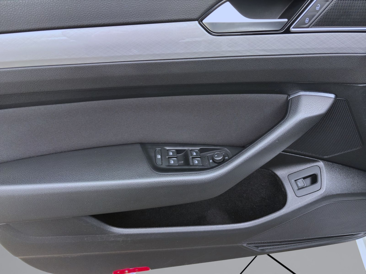 Thumb 9: Volkswagen Passat Variant 2.0 TDI DSG BUSINESS NAVI KAMERA PDC LED