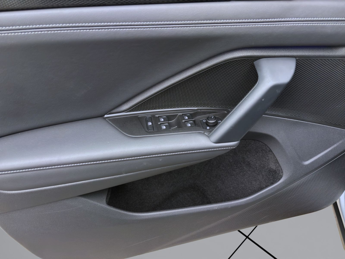 Thumb 9: Volkswagen Tayron 1.5 eTSI DSG LIFE NAVI AHK SHZG PDC