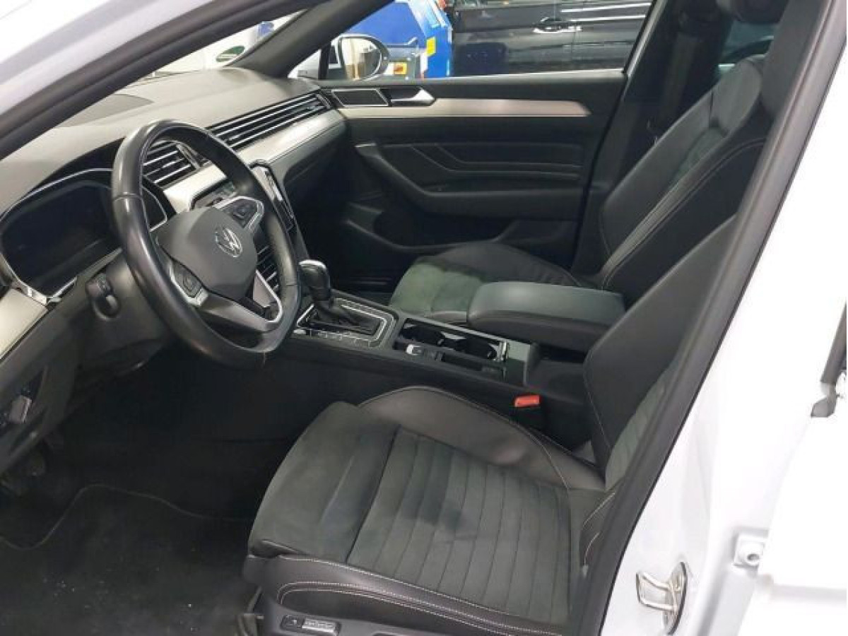 Thumb 2: Volkswagen Passat Variant 2.0 TDI DSG ELEGANCE PANO STDHZG AHK NAVI