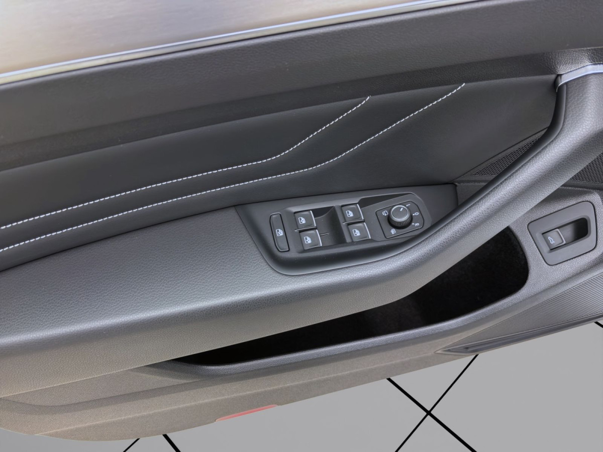 Thumb 9: Volkswagen Passat Variant 2.0 TDI DSG ELEGANCE PANO STDHZG AHK NAVI