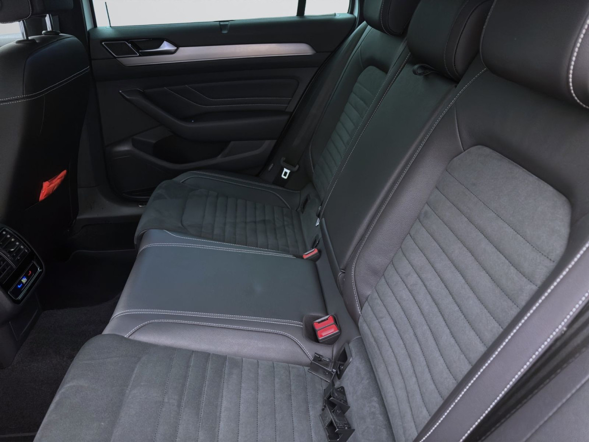 Thumb 14: Volkswagen Passat Variant 2.0 TDI DSG ELEGANCE PANO STDHZG AHK NAVI