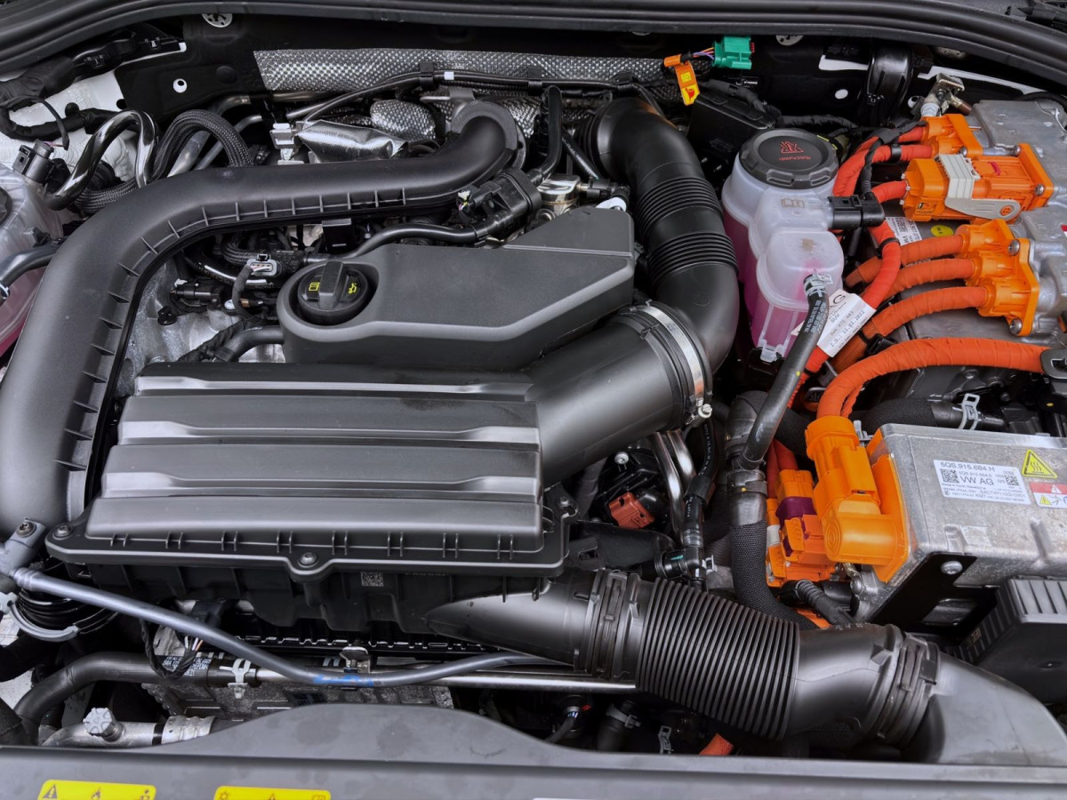 Thumb 17: Volkswagen Passat Variant 1.5 TSI eHybrid DSG BUSINESS AHK NAVI KAMERA HuD