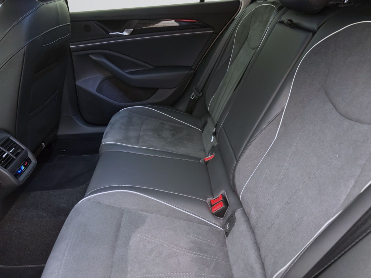 Thumb 14: Volkswagen Passat Variant 1.5 TSI eHybrid DSG BUSINESS AHK KAMERA NAVI PDC