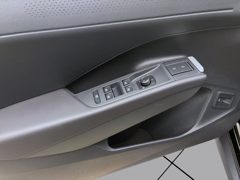 Bild 9: Volkswagen T-Roc 1.5 eTSI DSG R-LINE AHK IQ.LIGHT NAVI HuD