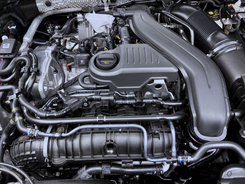 Bild 17: Volkswagen T-Roc 1.5 eTSI DSG R-LINE AHK IQ.LIGHT NAVI HuD