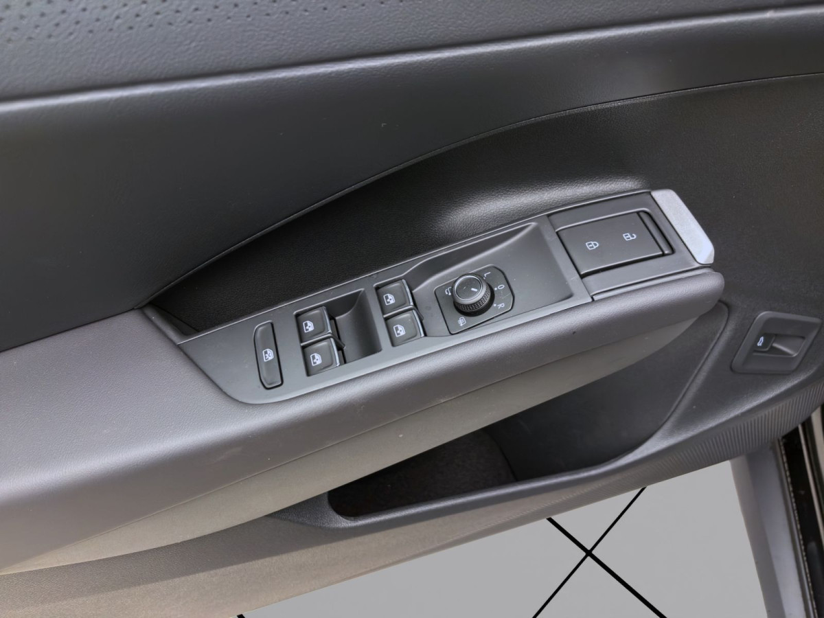 Thumb 9: Volkswagen T-Roc 1.5 eTSI DSG R-LINE AHK IQ.LIGHT NAVI HuD