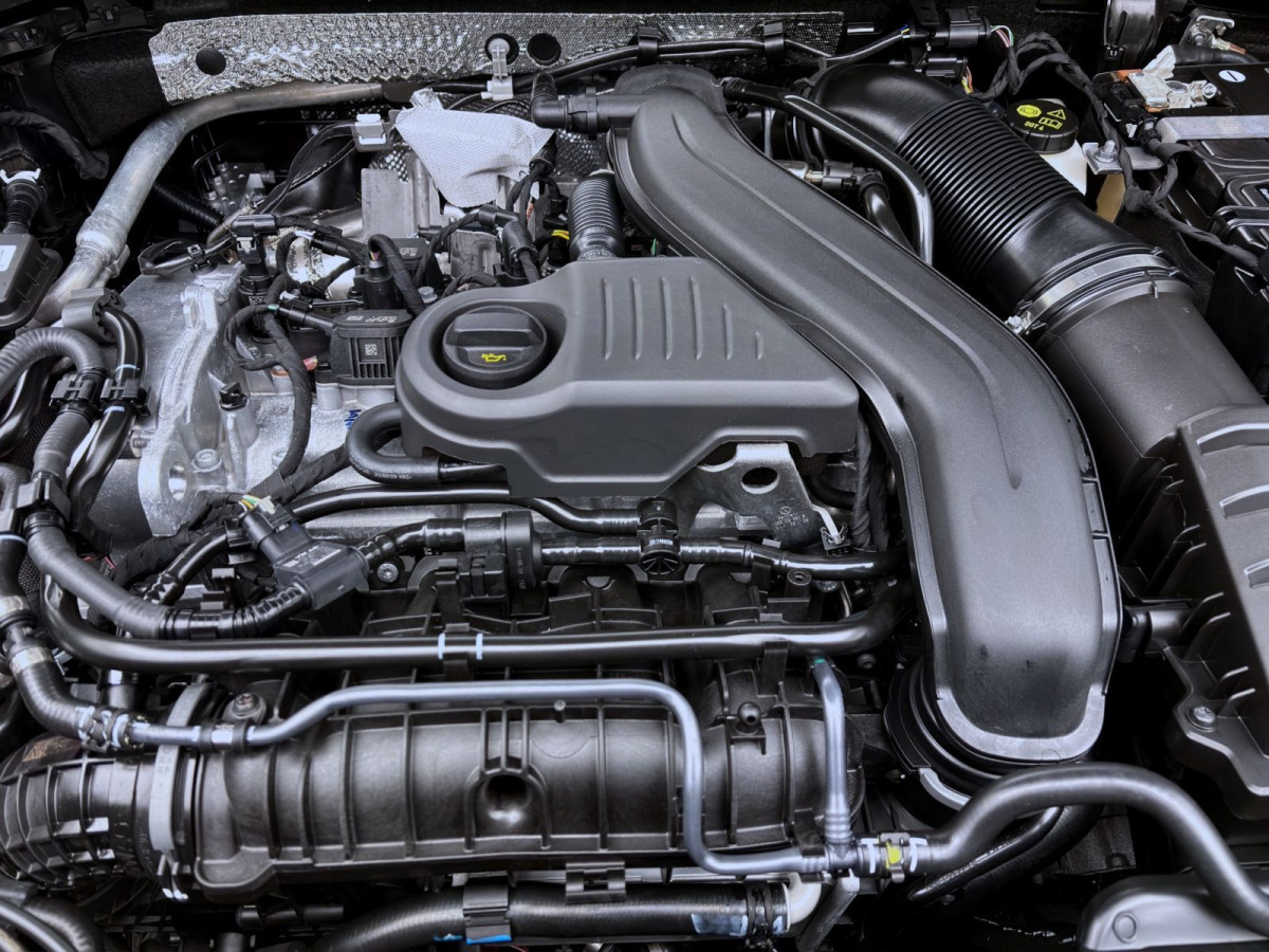 Thumb 17: Volkswagen T-Roc 1.5 eTSI DSG STYLE AHK IQ.LIGHT NAVI HuD