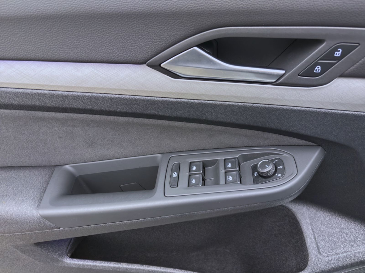 Thumb 9: Volkswagen Golf 1.5 TSI LIFE STDHZG AHK KAMERA NAVI