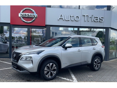 Automodell: X-Trail in der Farbe silber