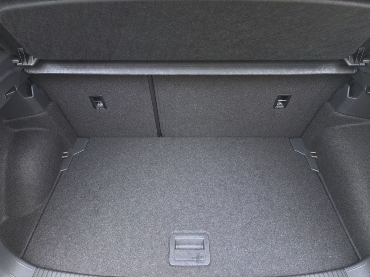 Thumb 3: Volkswagen T-Cross 1.0 TSI DSG LIFE AHK KAMERA KLIMA SHZG