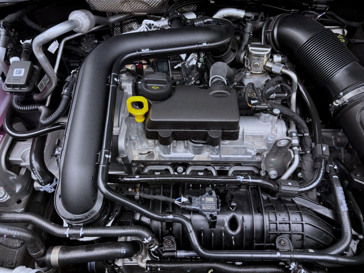 Thumb 17: Volkswagen T-Cross 1.0 TSI DSG LIFE KAMERA ACC KLIMA AHK