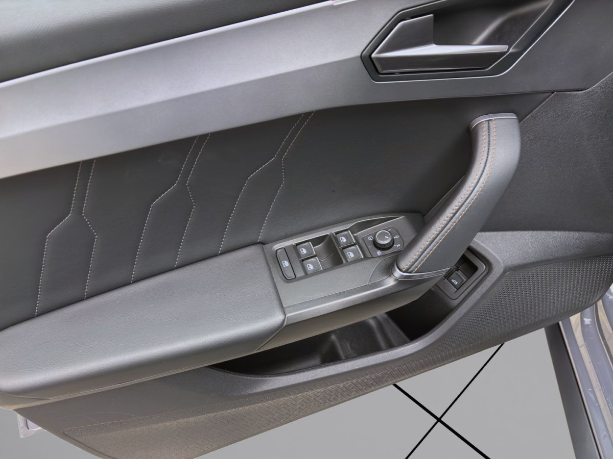 Thumb 9: Cupra Leon Sportstourer 1.4 TSI e-Hybrid DSG VZ AHK NAVI KAMERA PDC