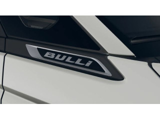 Fahrzeugbild eines Volkswagen T7 Multivan in weiß.