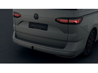 Fahrzeugbild eines Volkswagen T7 Multivan in weiß.