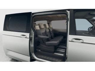 Fahrzeugbild eines Volkswagen T7 Multivan in weiß.