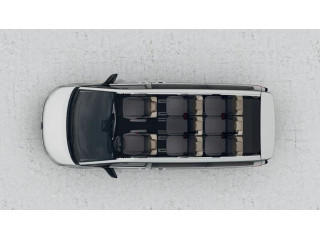 Fahrzeugbild eines Volkswagen T7 Multivan in weiß.