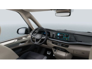 Fahrzeugbild eines Volkswagen T7 Multivan in weiß.