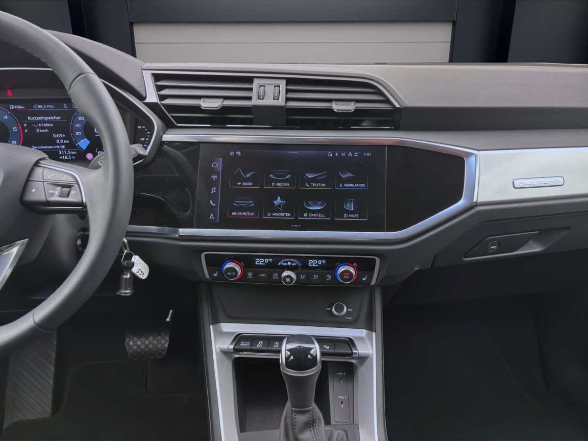 Thumb 14: Audi Q3 Sportback 40 TDI Q STDHZG NAVI LED SITZHZG