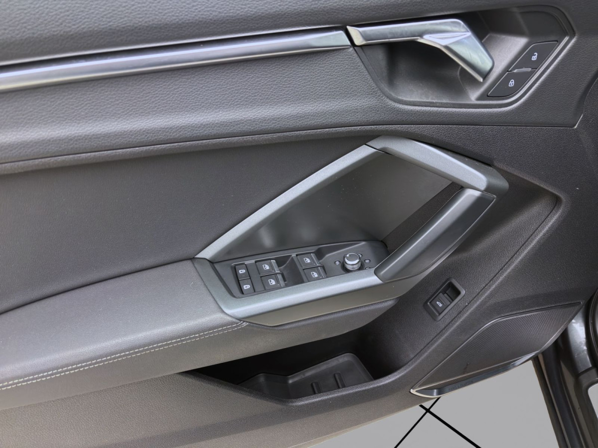 Thumb 9: Audi Q3 35 TFSI S LINE NAVI+ PDC SITZHZG KAMERA