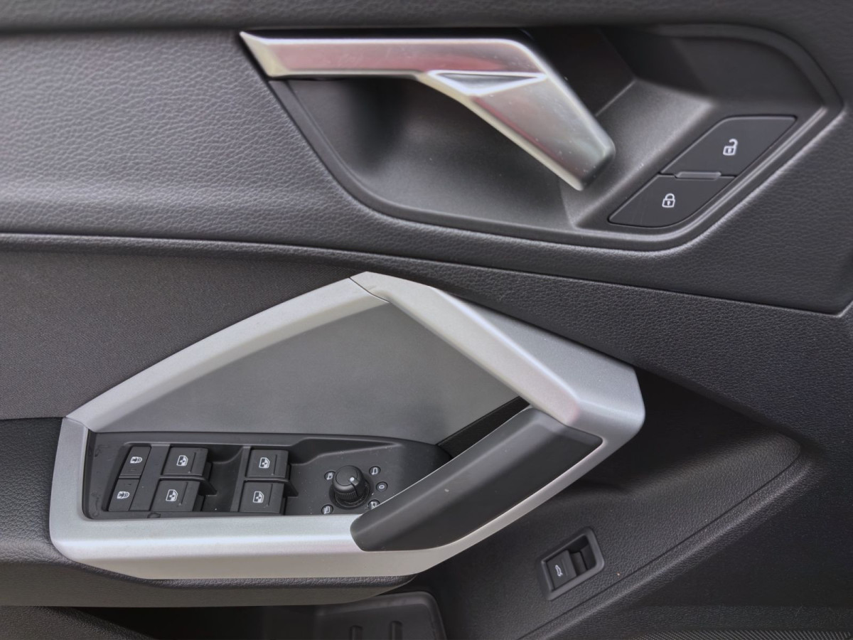 Thumb 9: Audi Q3 35 TFSI AHK NAVI KAMERA SITZHZG