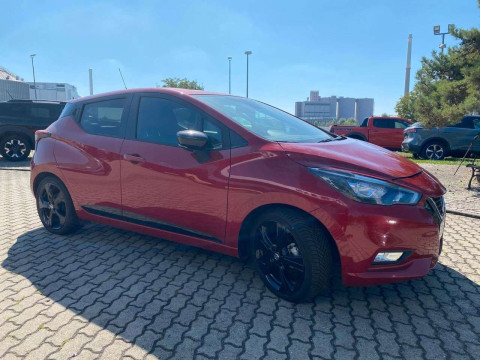 Automodell: Micra in der Farbe rot